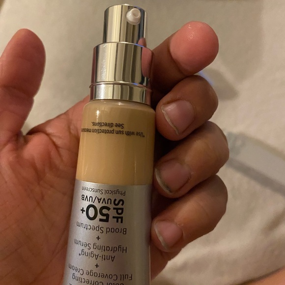 it cosmetics fair light foundation - Picture 5 of 5